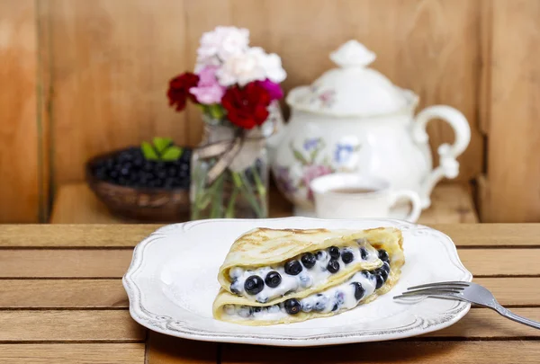 Pancakes with blueberries on wooden table. — Stock Photo, Image