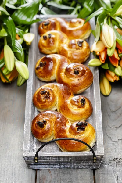 Traditional swedish buns in autumn setting. A saffron bun — Stock Photo, Image