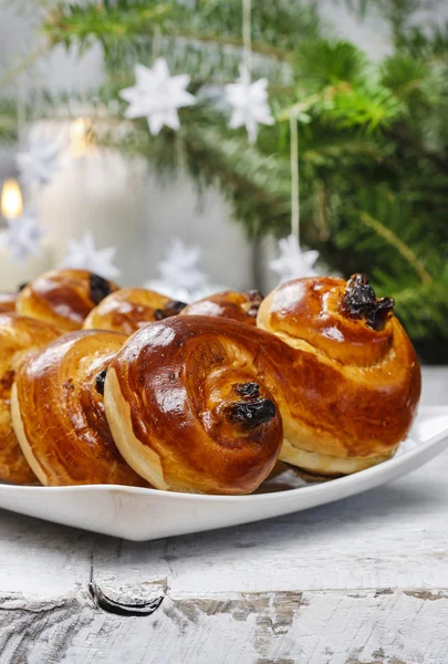 Traditional swedish buns in christmas setting. A saffron bun — Stock Photo, Image