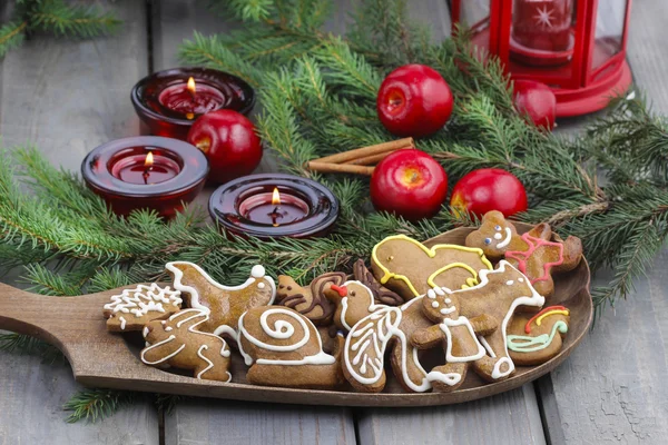 Gingerbread cookies on christmas eve table. Closeup. — Stock Photo, Image