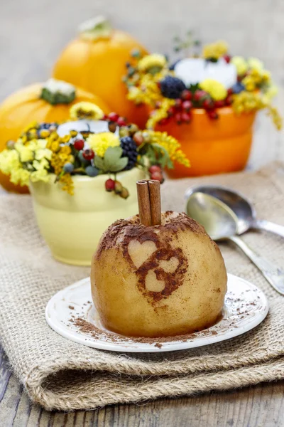 Baked apple decorated with cinnamon heart shape ornament — Stock Photo, Image