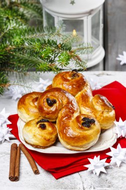 Noel ortamda geleneksel İsveç buns. safran bir topuz