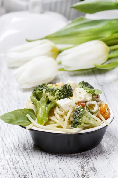 Vegetarian pasta with broccoli, ricotta, basil, carrot and olive — Stock Photo, Image