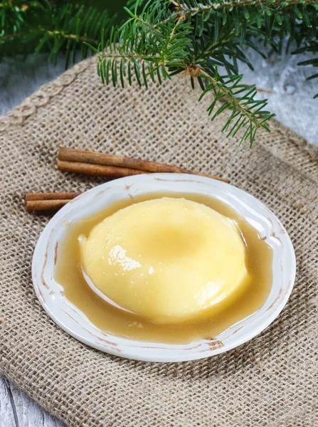 Flan, traditional spanish dessert. Selective focus — Stock Photo, Image