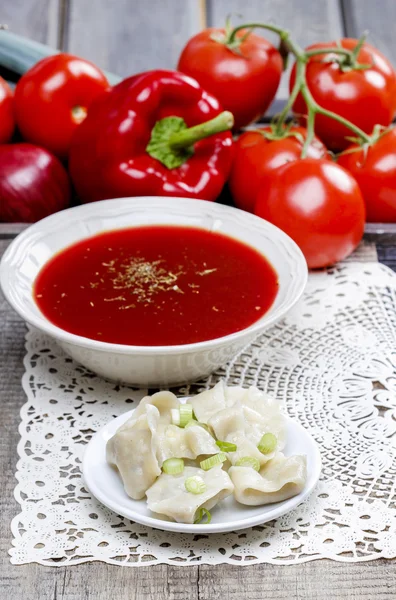 Red borsch with dumplings. Traditional polish cuisine. Selective — Stock Photo, Image