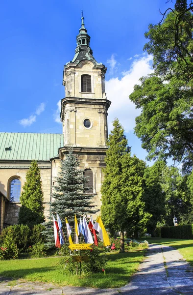 Jedrzejow 修道院は 12 のドームに設立されたシトー会修道院です。 — ストック写真