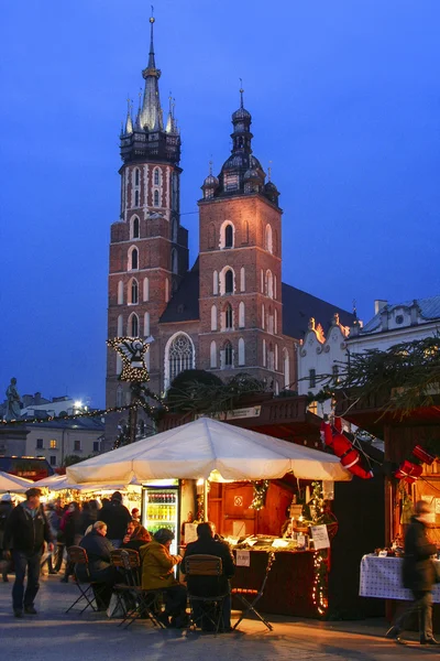 Ежегодная рождественская ярмарка на Главной Рыночной площади. Озил, Польша — стоковое фото
