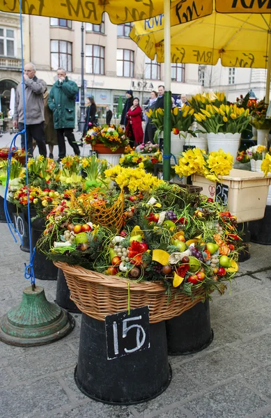Évi húsvéti vásár a fő piactértől. Krakow, Lengyelország — Stock Fotó