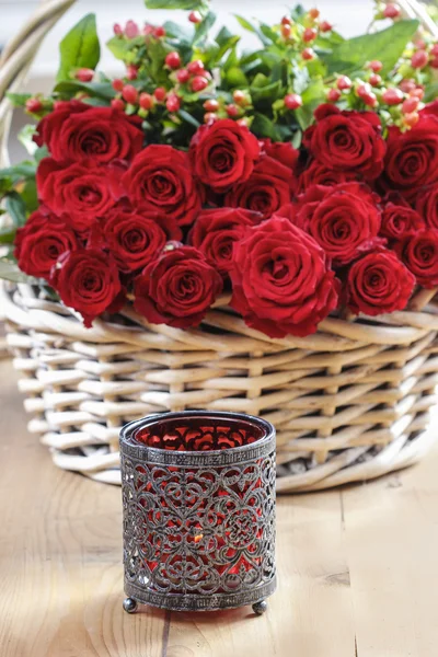 Cesta de rosas — Foto de Stock