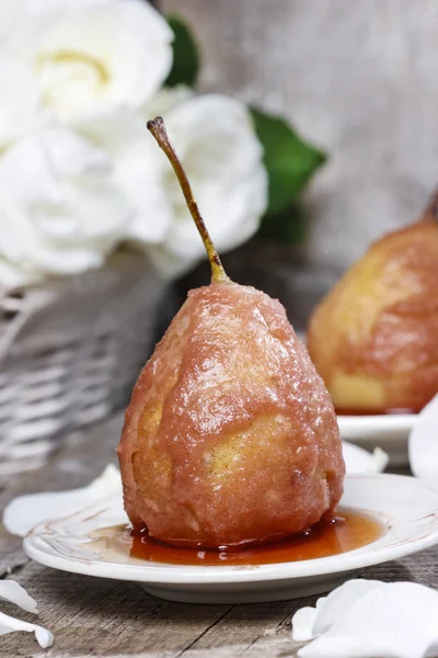 Pear in caramel, popular wedding dessert — Stock Photo, Image