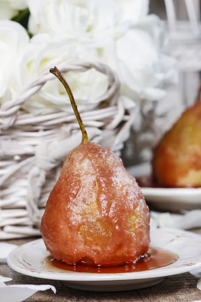 Pear in caramel, popular wedding dessert — Stock Photo, Image