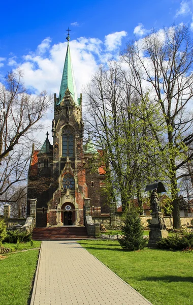 Parish church of Sucha Beskidzka and its surroundings. Gothic ar — Stock Photo, Image