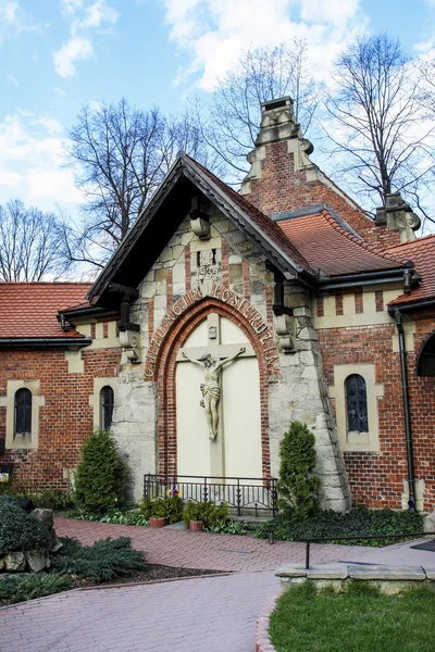 Chiesa parrocchiale di Sucha Beskidzka e dintorni. Gotico ar — Foto Stock