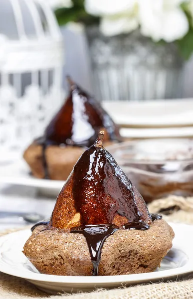 Pear in cake with chocolate sauce — Stock Photo, Image