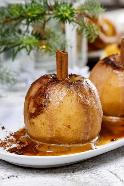 Caramel apples in christmas setting — Stock Photo, Image
