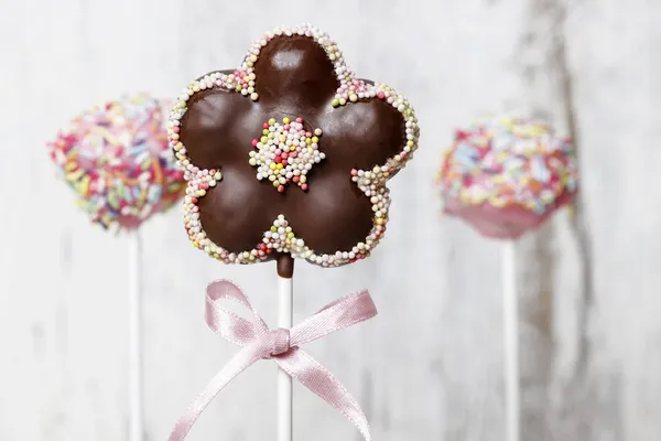 Chocolate cake pops in flower shape, lavishly decorated — Stock Photo, Image