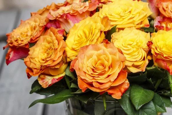 Bouquet von atemberaubenden orangen Rosen — Stockfoto