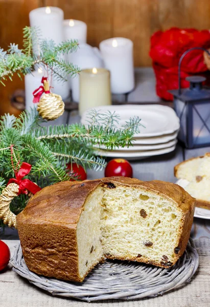 Pão festivo na mesa de Natal — Fotografia de Stock