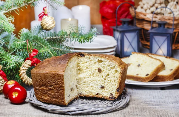 Pão festivo na mesa de Natal — Fotografia de Stock