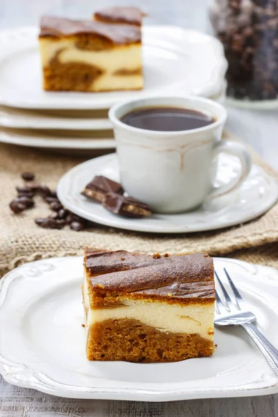 Piece of toffee and vanilla cake — Stock Photo, Image