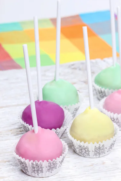Cake pops i pastellfärger, söt dessert för barn — Stockfoto