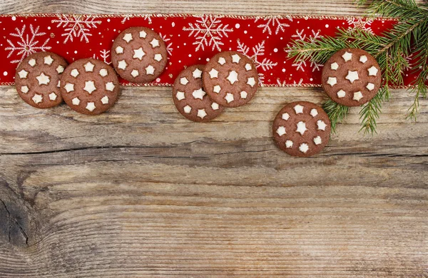 Biscoitos de Natal em fundo de madeira — Fotografia de Stock