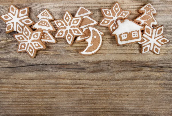 Biscoitos de Natal em fundo de madeira. Espaço de cópia, placa em branco — Fotografia de Stock