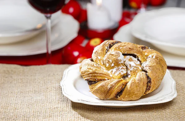 Turkish bagel with poppy seed. Festive braided bread on wood — Stock Photo, Image