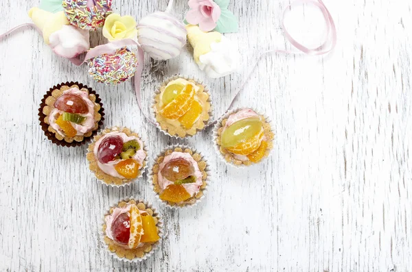 Confectionery on white wooden table, white background — Stock Photo, Image