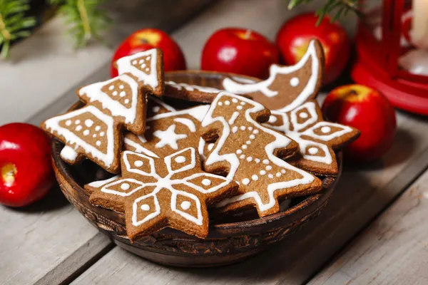 Bowl of gingerbread cookies. Christmas mood — Stock Photo, Image