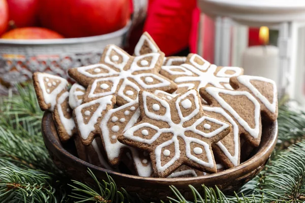 Bowl of gingerbread cookies. Christmas mood — Stock Photo, Image