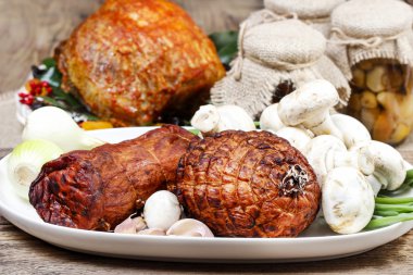 tütsülenmiş jambon, mantar ve sarımsak