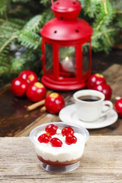 Delightful tiramisu dessert decorated with cherries. Christmas — Stock Photo, Image