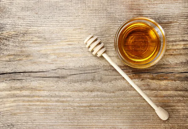 Tigela de mel na mesa de madeira. Símbolo da vida saudável Fotografia De Stock