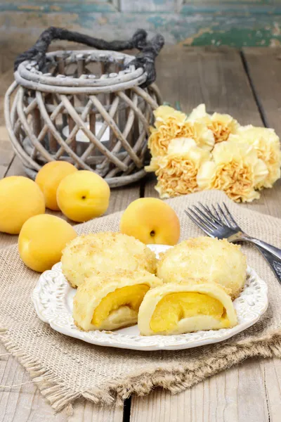 Apricot in pastry, popular austrian dish. — Stock Photo, Image