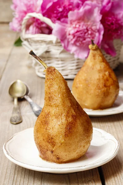 Pear with caramel — Stock Photo, Image