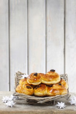 Hasır sepet geleneksel İsveç buns. Bir safran bun, Swe