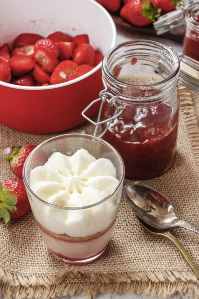 Layer strawberry dessert with whipped cream topping — Stock Photo, Image