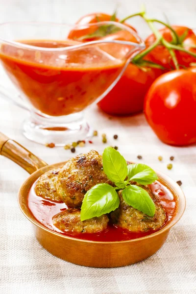 Gehaktballen in tomatensaus — Stockfoto