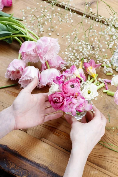 Florist at work. Woman making beautiful bouquet of pink persian — Stock Photo, Image
