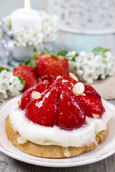 Delicioso bolo de morango — Fotografia de Stock