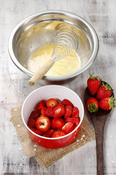 딸기 케이크를 만드는 단계 — 스톡 사진