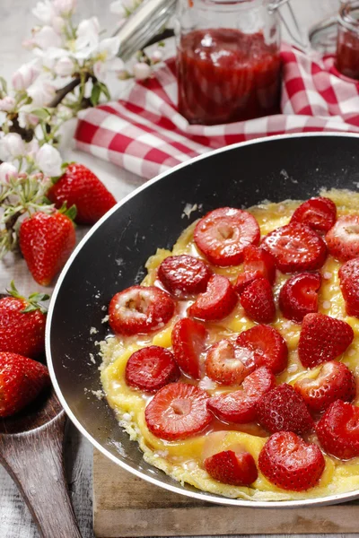 Strawberry omelette on frying pan — Stock Photo, Image