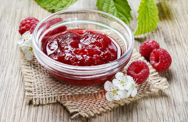 Bowl of raspberry jam — Stock Photo, Image
