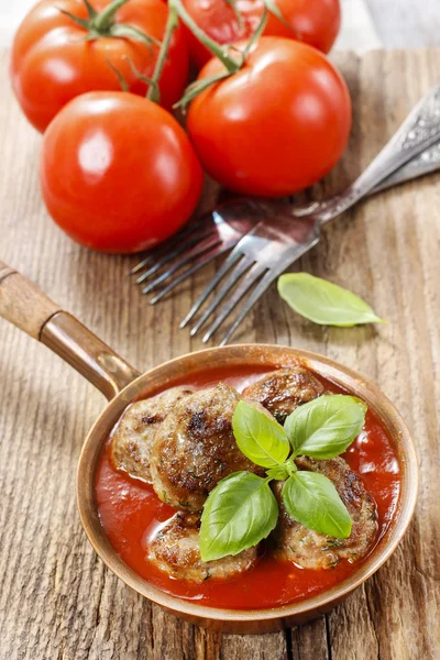 Albóndigas en salsa de tomate —  Fotos de Stock