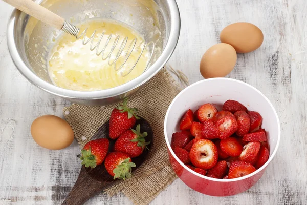 Passi per fare la torta di fragole — Foto Stock