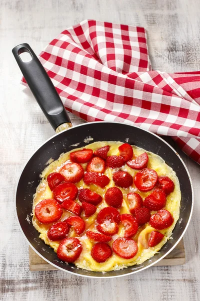 Strawberry omelette on frying pan — Stock Photo, Image