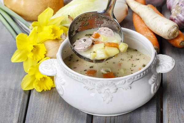 La sopa de centeno agrio hecha de harina de centeno agria y carne (generalmente boi —  Fotos de Stock