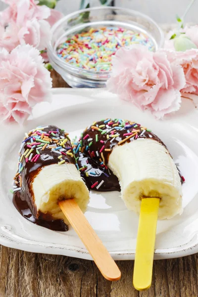 Chocolate dipped bananas — Stock Photo, Image