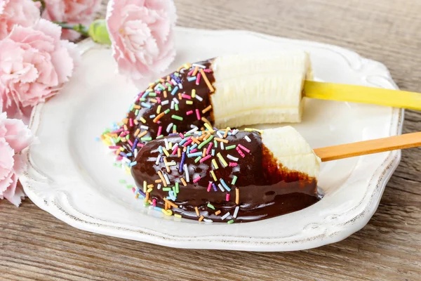 Chocolate dipped bananas — Stock Photo, Image